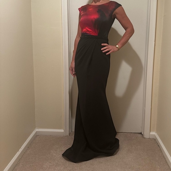 Rene Ruiz gown size 2 NWOT mermaid style with black whine stone - Picture 9 of 9